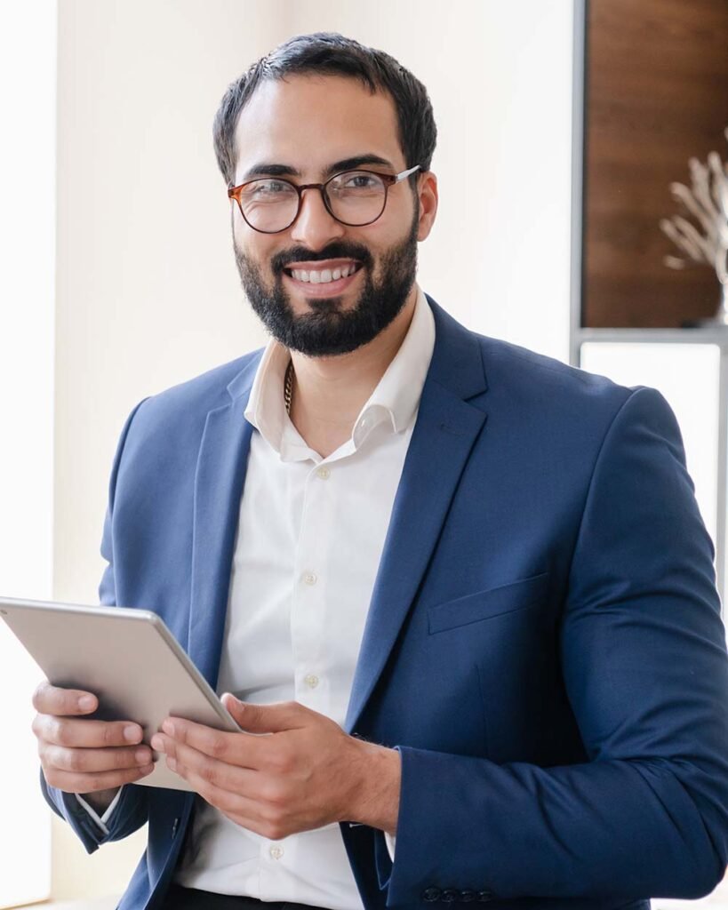 Smiling trustful islamic businessman tutor teacher 96V84BT.jpg